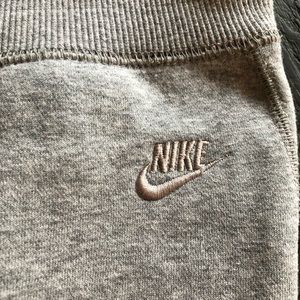 NIKE women’s sweatpants! Size M